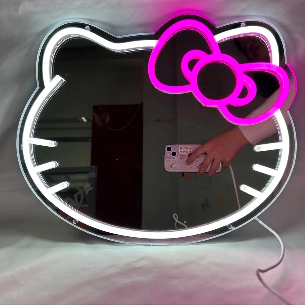 Hello Kitty - Picture 3 of 3
